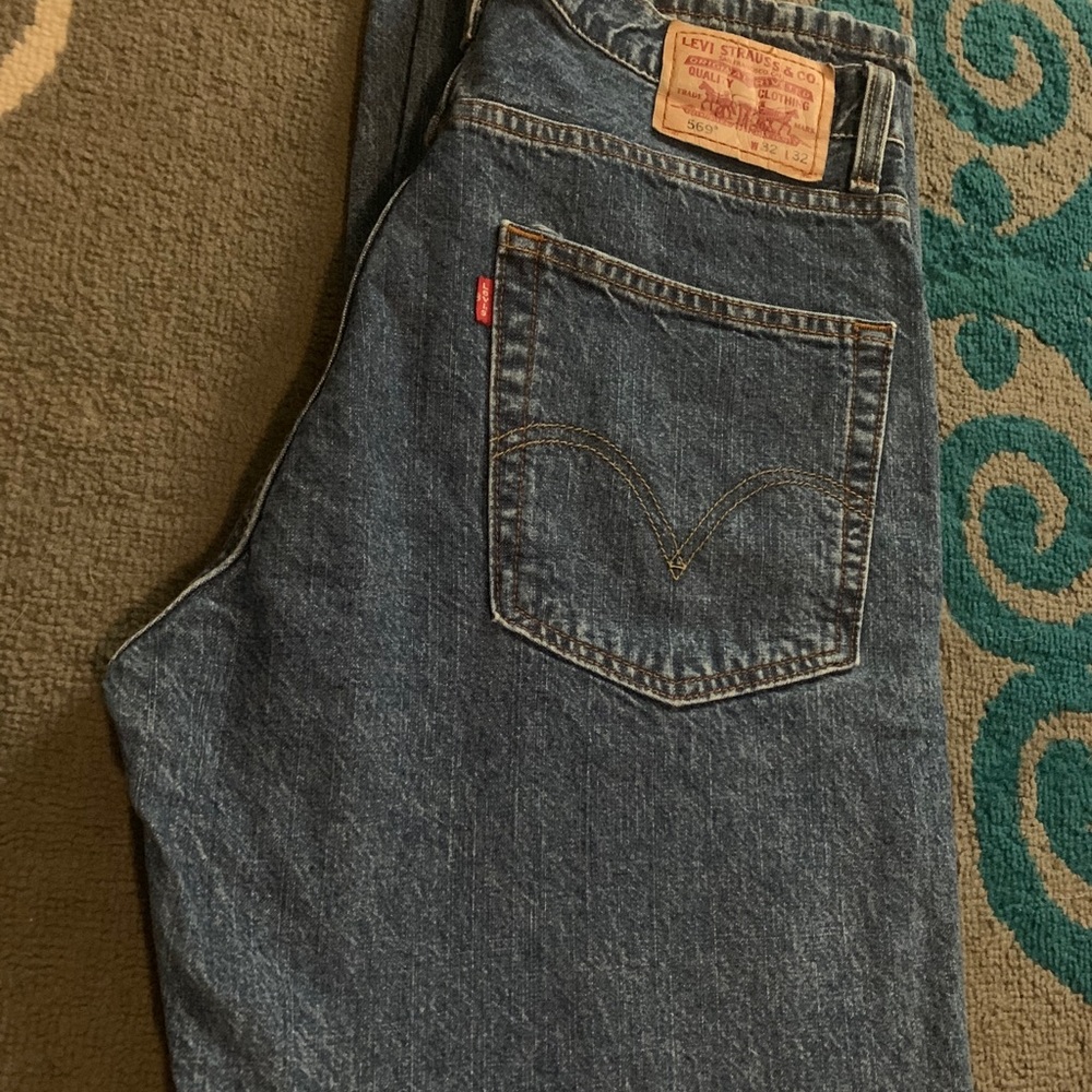 569 Levi jeans 32x32 NEW